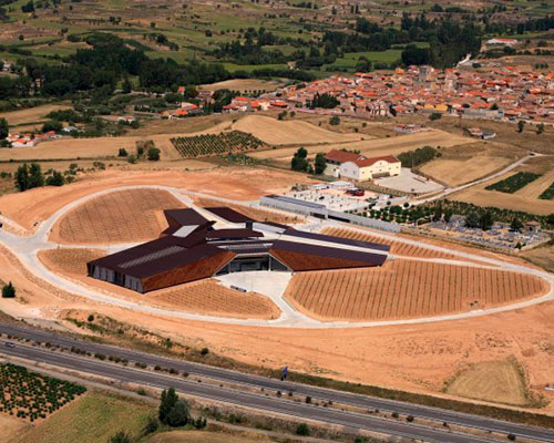 Ribiértete con Portia, bodega Portia dle arquitecto Norman Foster